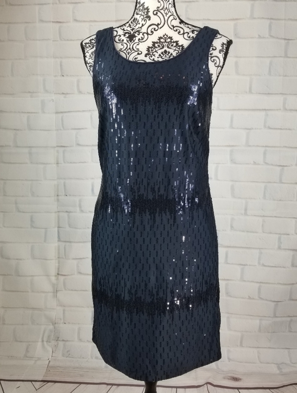 Oleg Cassini size 6 sleeveless lined sequins dress